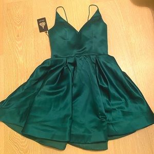 Grad/formal emerald green dress from Spbridal. US 8 but fits like US 6